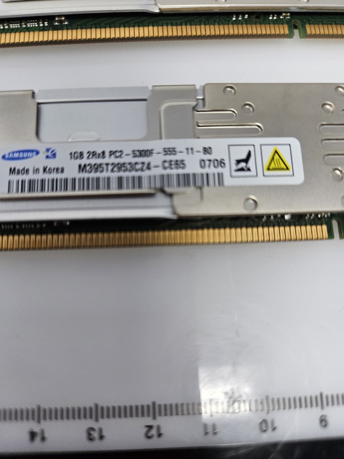 Samsung M395T2953CZ4-CE65 - Lot of 8 - 1Gb shielded Server RAM - Thumbnail 2