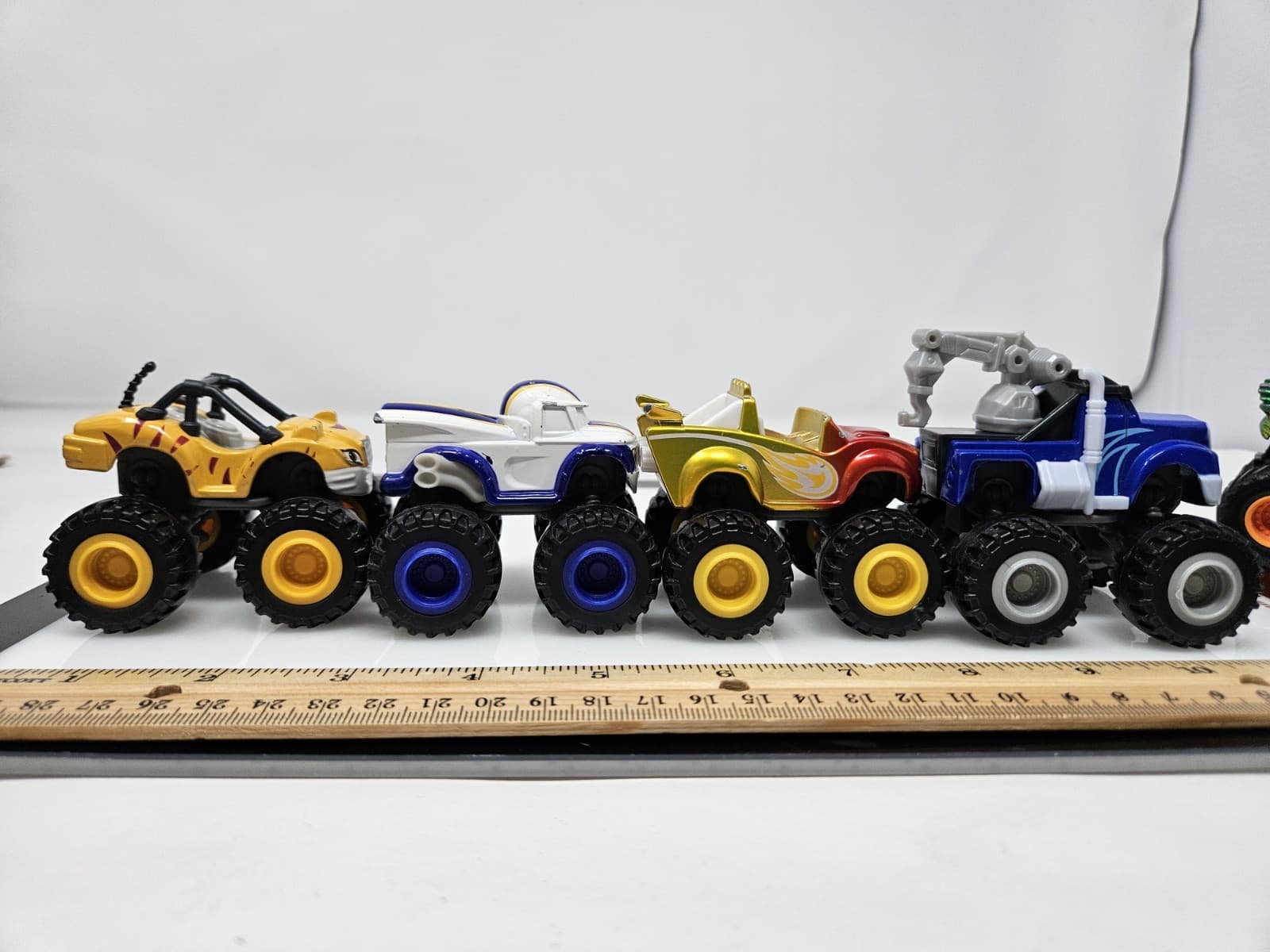 2014 Mattel Blaze and the Monster Machines Diecast Monster Trucks, Lot Of 4 - Thumbnail 5