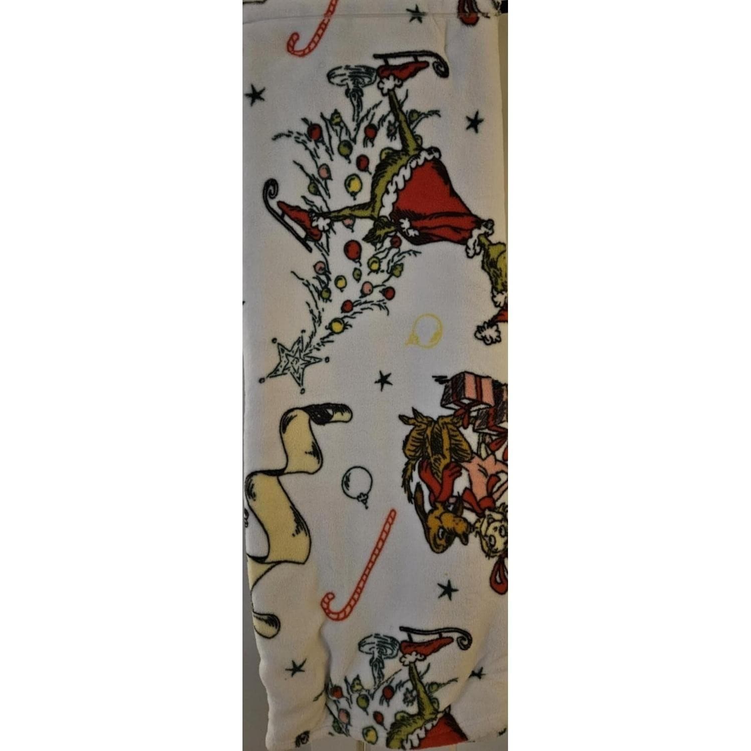 The Grinch Fleece Throw Blanket Christmas Oversized White 60x70 IN Soft NWT - Thumbnail 4