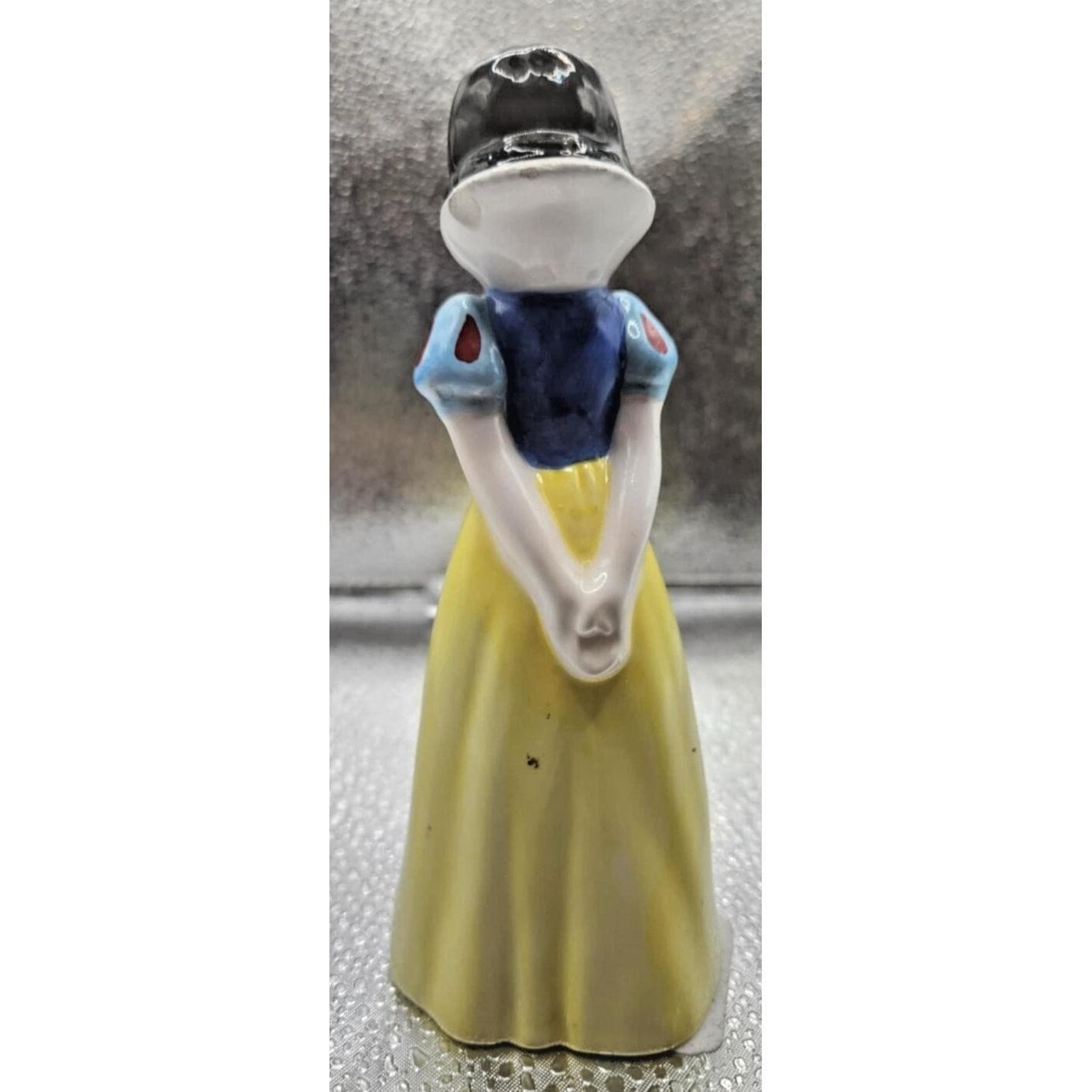 Vintage Walt Disney Classic Snow White Ceramic Handpainted 6" Figurine - Thumbnail 2