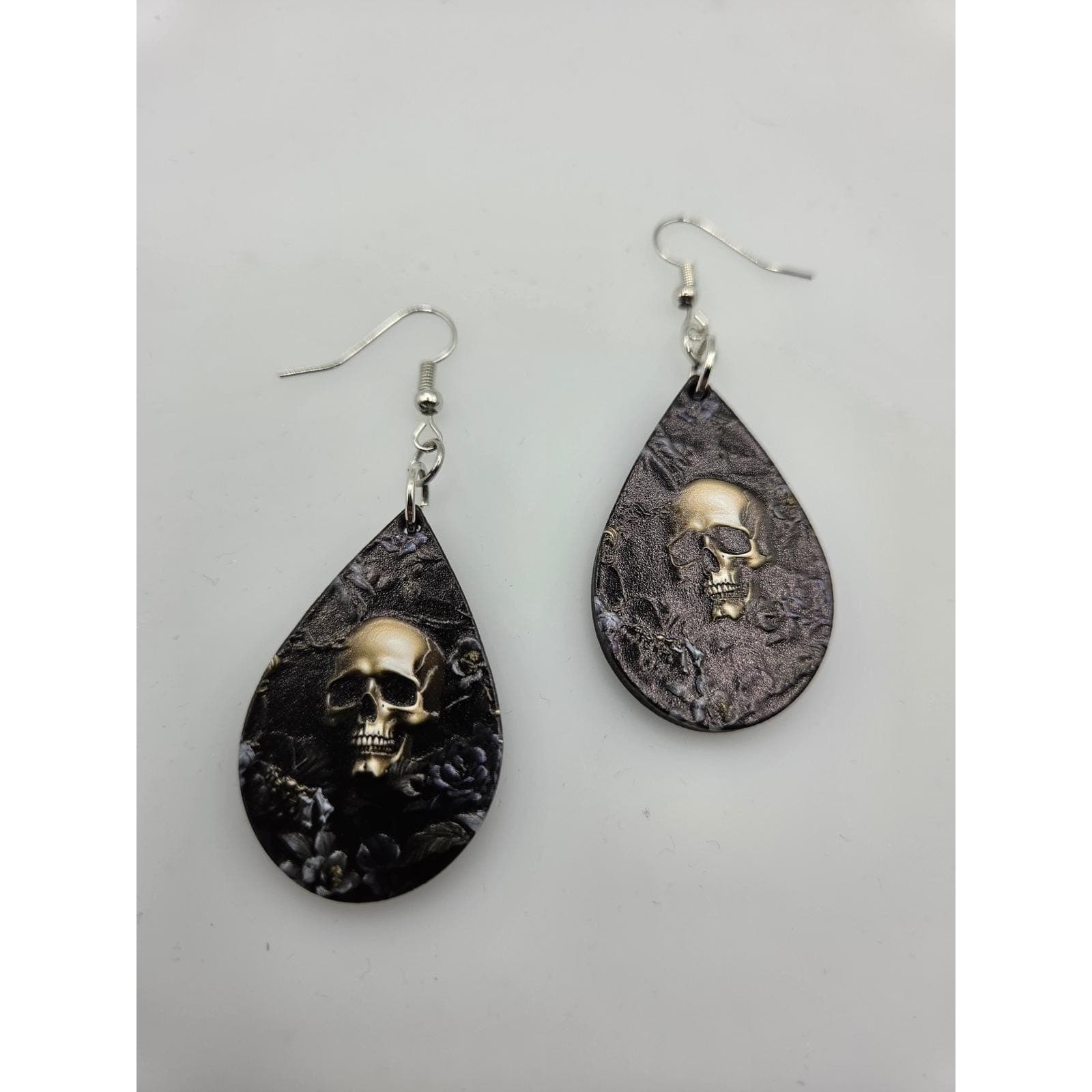 Handmade Earrings Skull Gray Floral Textured Silver Tone Dangle Teardrop - Thumbnail 2