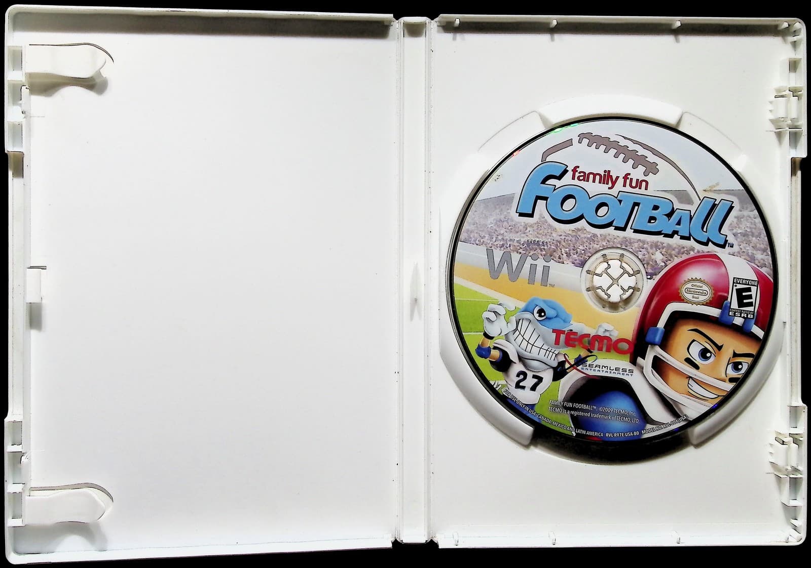 Family Fun Football Nintendo Wii Game Tecmo 2009 NTSC-U/C E Sports Multiplayer - Thumbnail 3