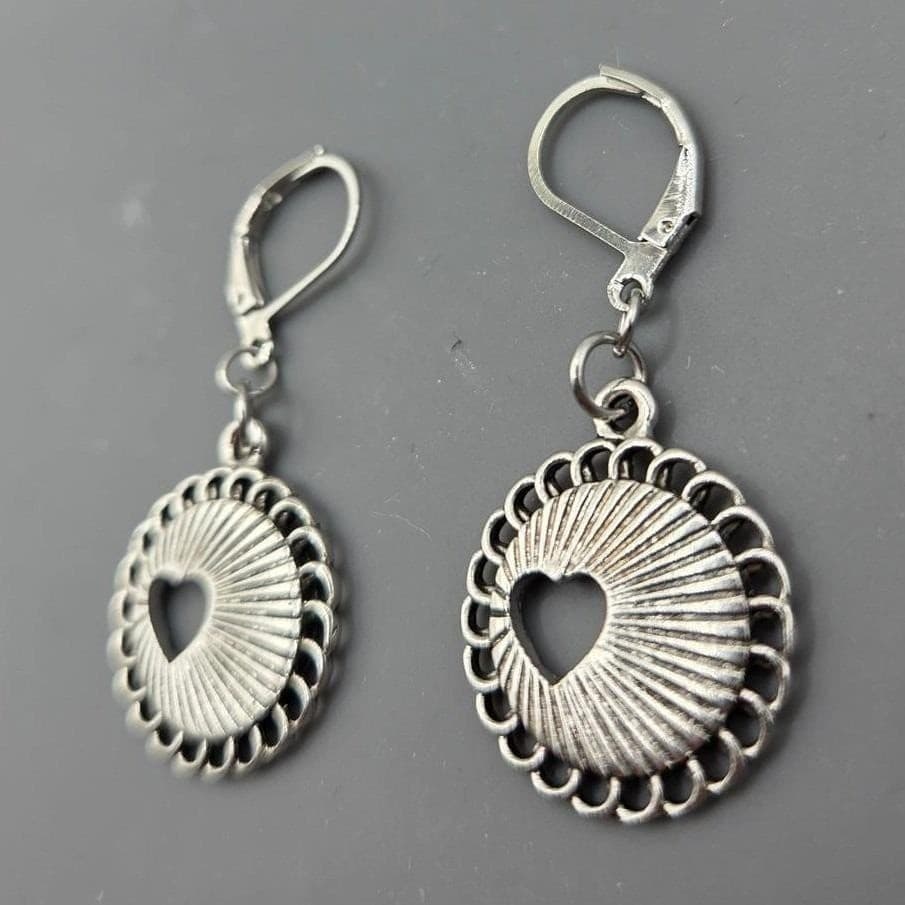 Earrings Silver Tone Heart Circle Leverback Vintage Inspired Whimsical - Thumbnail 2
