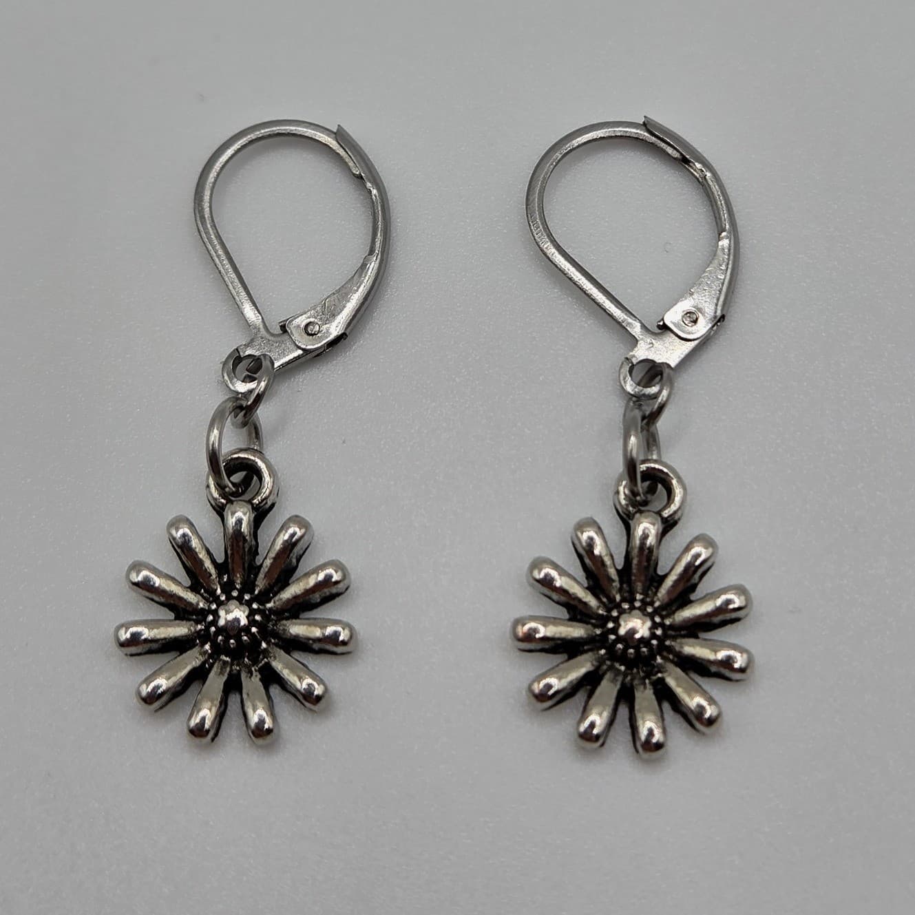 Handmade Earrings Silver Daisy Leverback Stainless Steel Hypoallergenic Floral - Thumbnail 4