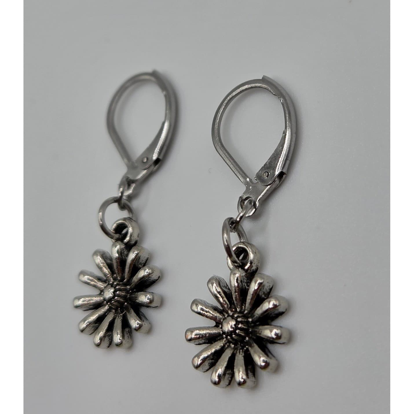 Handmade Earrings Silver Daisy Leverback Stainless Steel Hypoallergenic Floral - Thumbnail 2