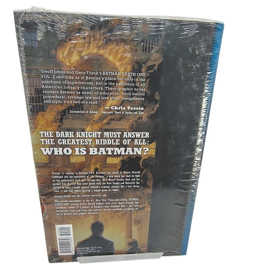 DC Comics Graphic Novel Batman Earth One Volume Two #2 Hardcover Geoff Johns - Thumbnail 2