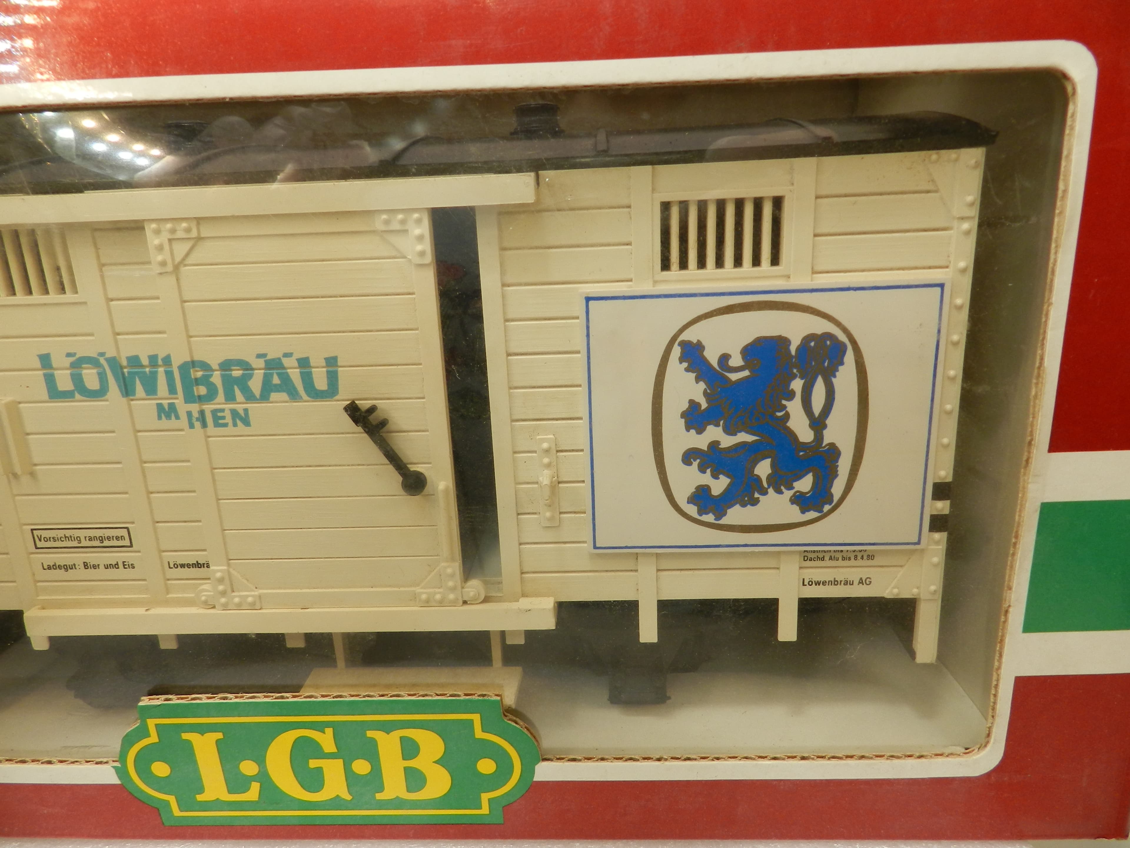 LGB 4032 Lowenbrau Beer G-scale (1:22.5) model railroad boxcar NIB (O91K) - Thumbnail 3