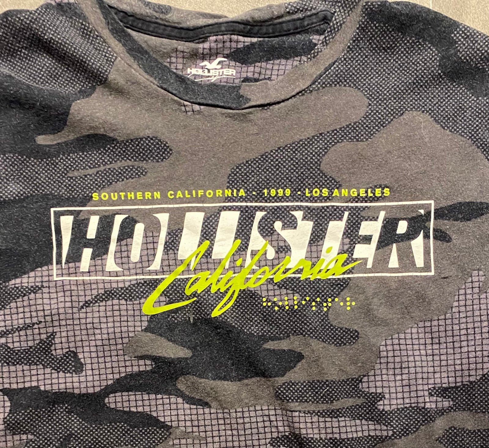 Black and gray camo Hollister XS shirt - Thumbnail 2