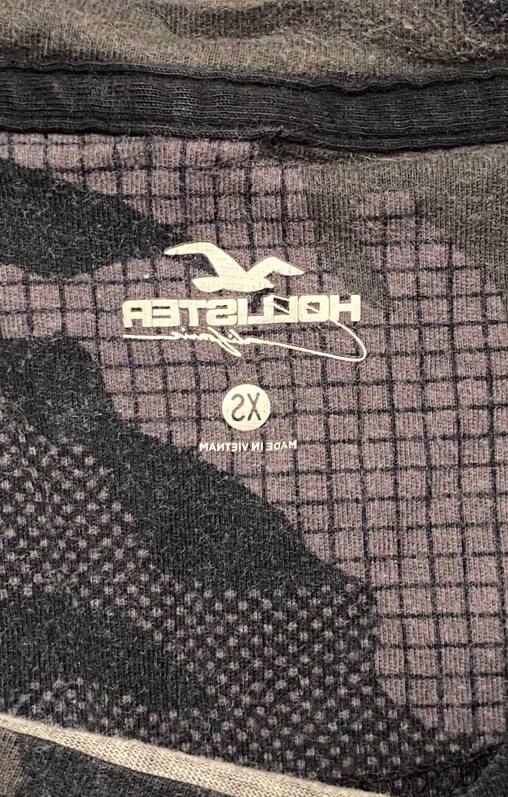 Black and gray camo Hollister XS shirt - Thumbnail 3