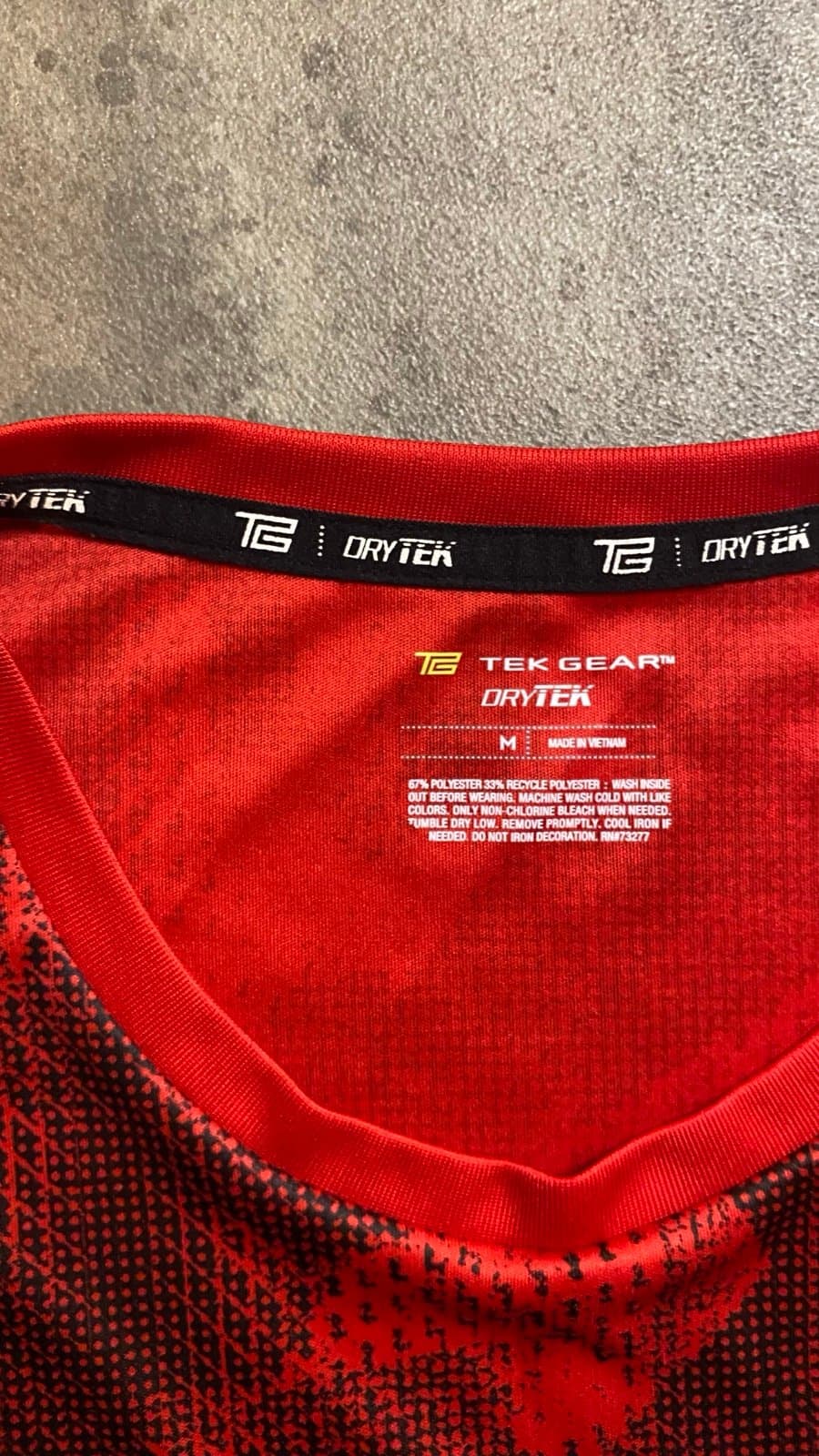 Red and black Tek gear medium - Thumbnail 2