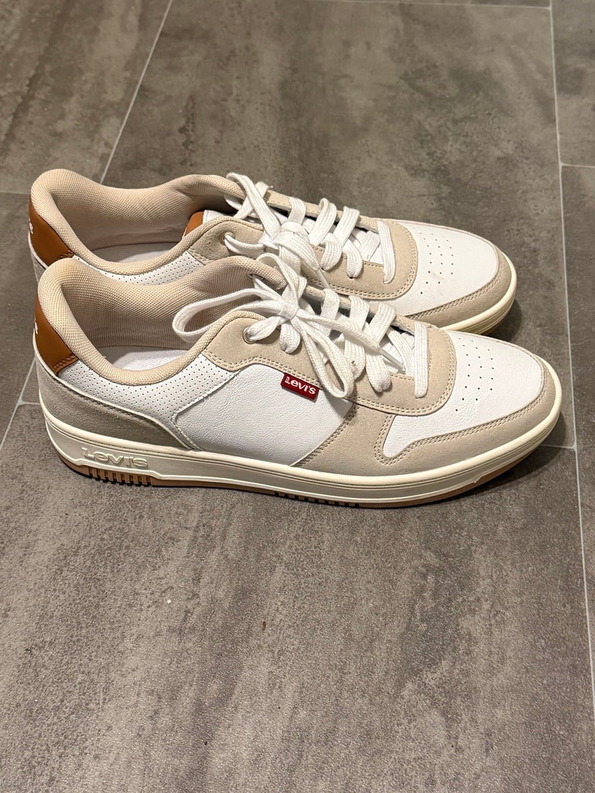 New white Levies size 9 1/2