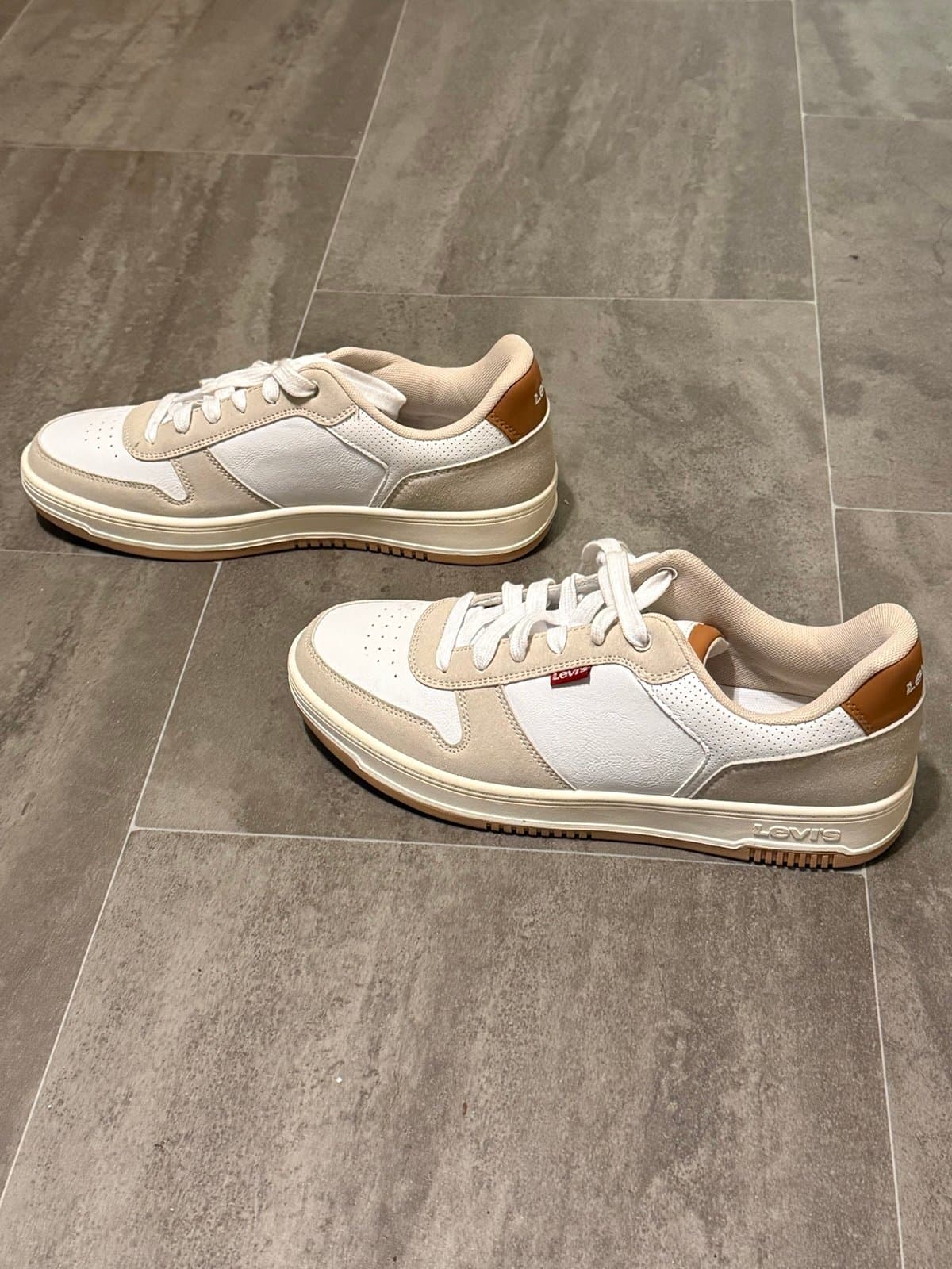 New white Levies size 9 1/2 - Thumbnail 4