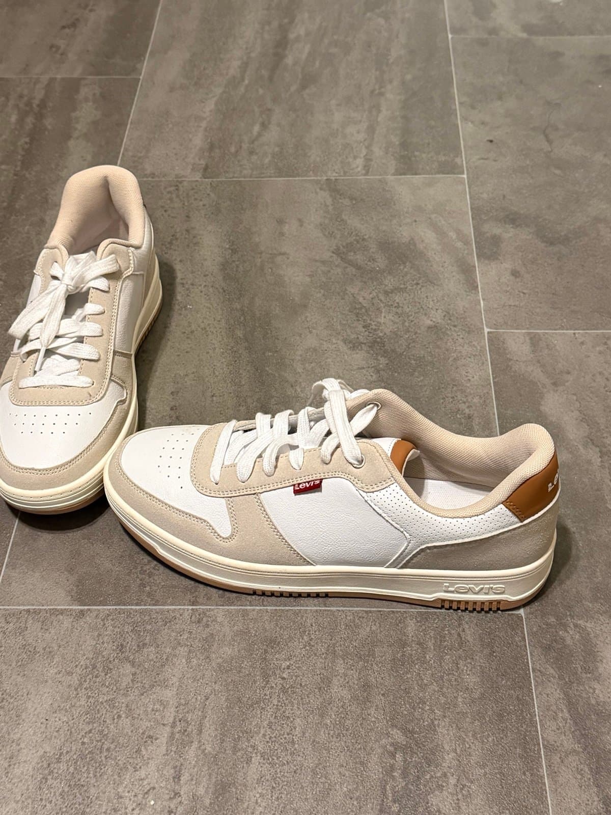 New white Levies size 9 1/2 - Thumbnail 5