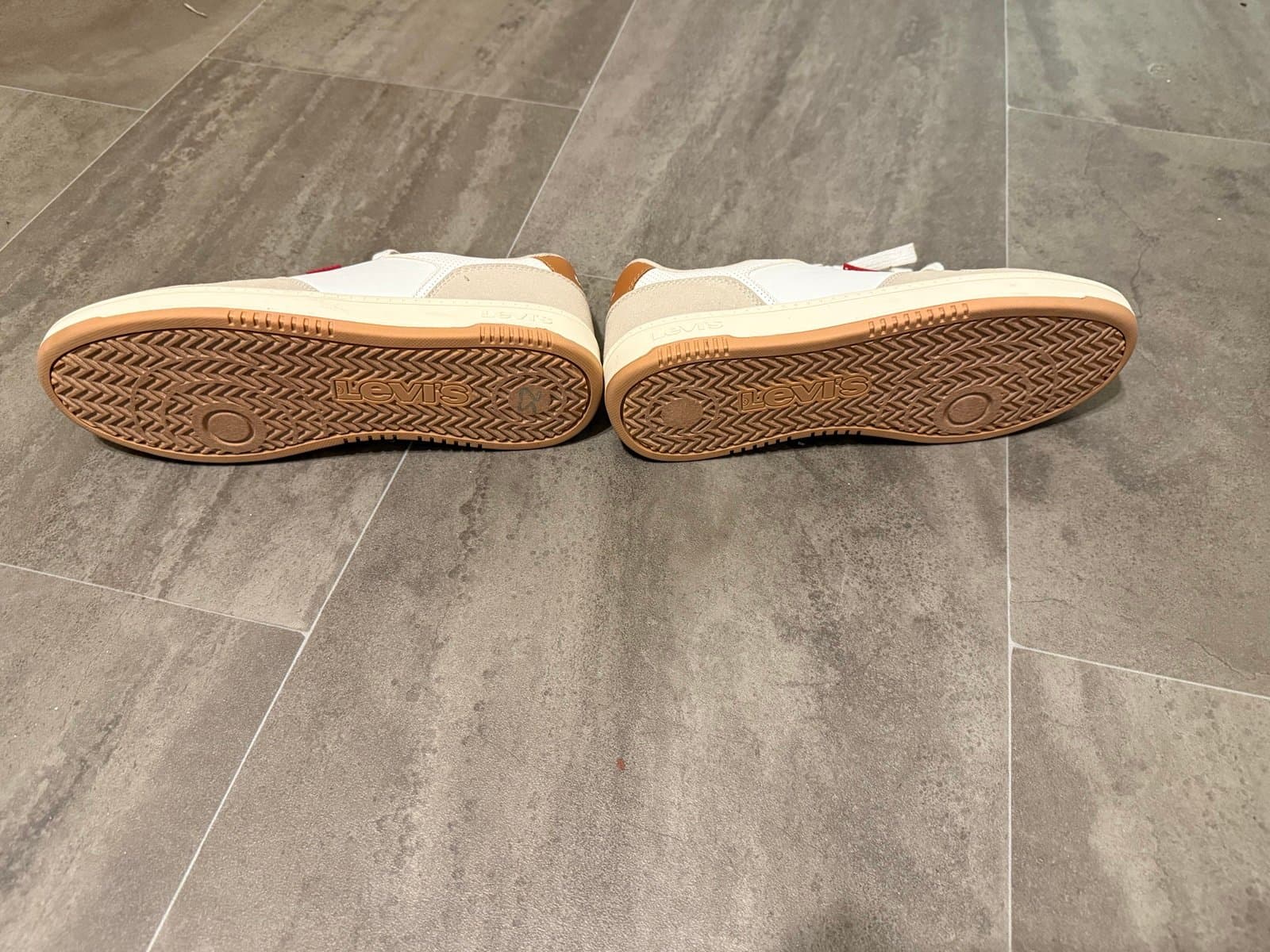 New white Levies size 9 1/2 - Thumbnail 6