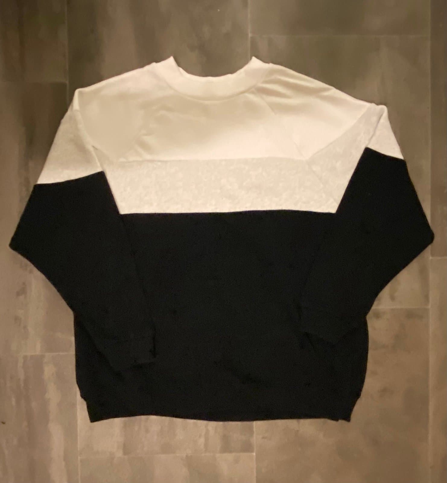 Black and white American eagle AHH-MAZINGLY SOfT sweater