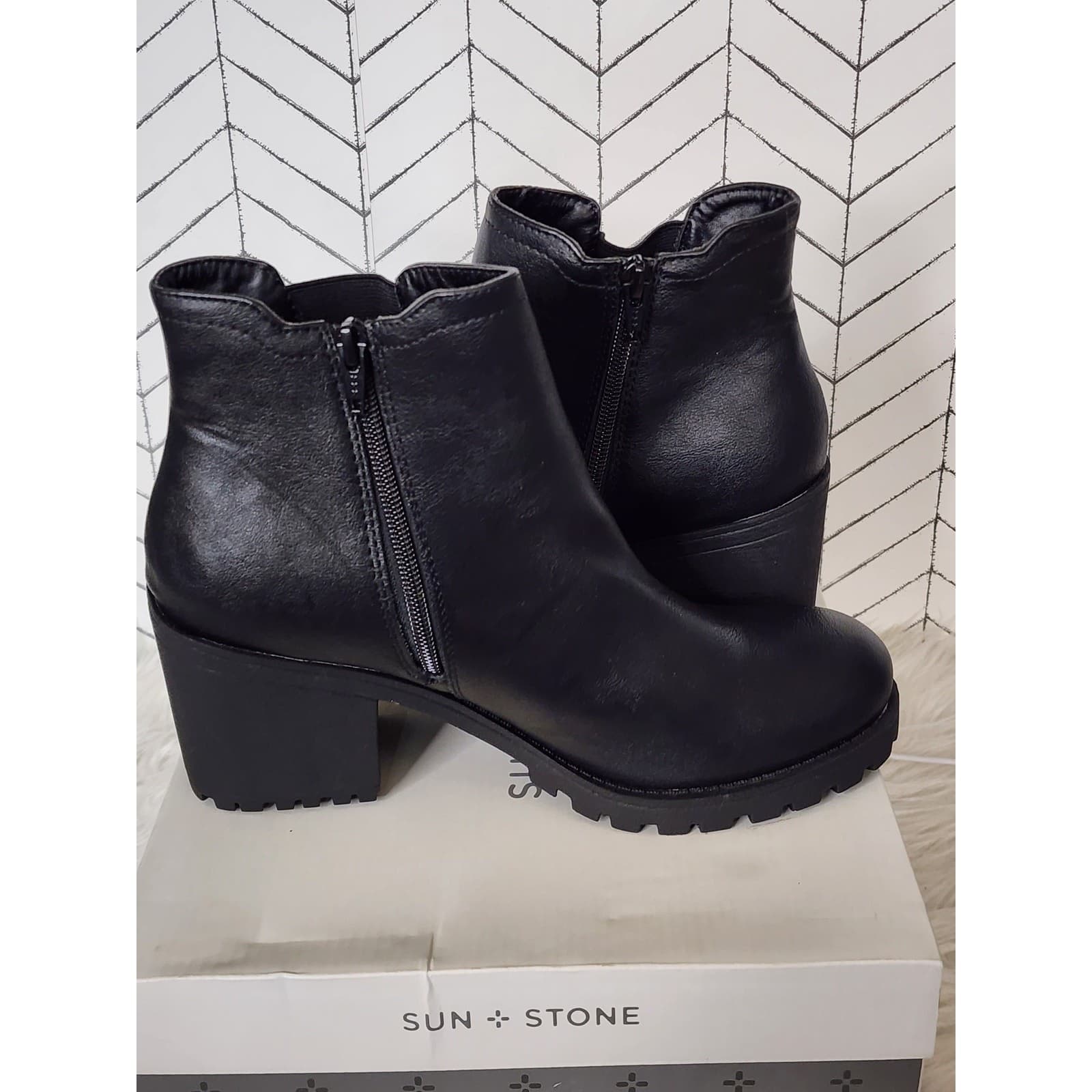 Sun + Stone Morghan Women Chelsea Booties Lug Sole Ankle Zip Boots - Size 9.5 M - Thumbnail 3