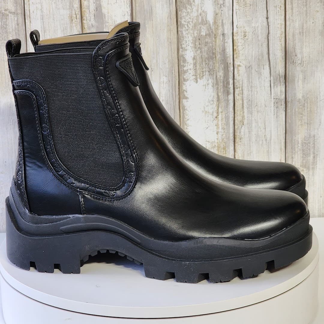 NEW - GUESS Women's Yesses Triple Triangle Lug Sole Chelsea Boots- Size 10 M - Thumbnail 2