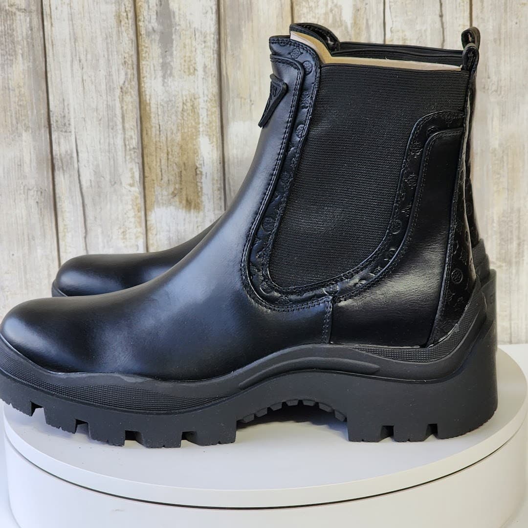 NEW - GUESS Women's Yesses Triple Triangle Lug Sole Chelsea Boots- Size 10 M - Thumbnail 5