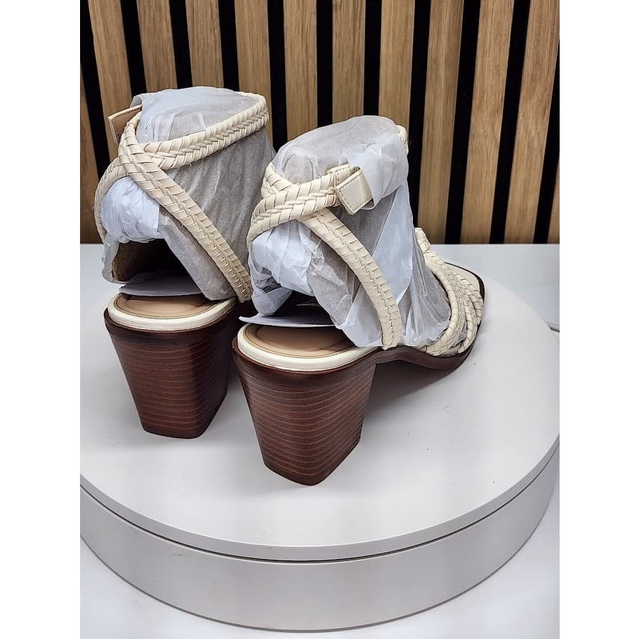 NEW - Giani Bernini Renaee Women’s White Linen Block Heel Sandals - Size 9.5 - Thumbnail 2