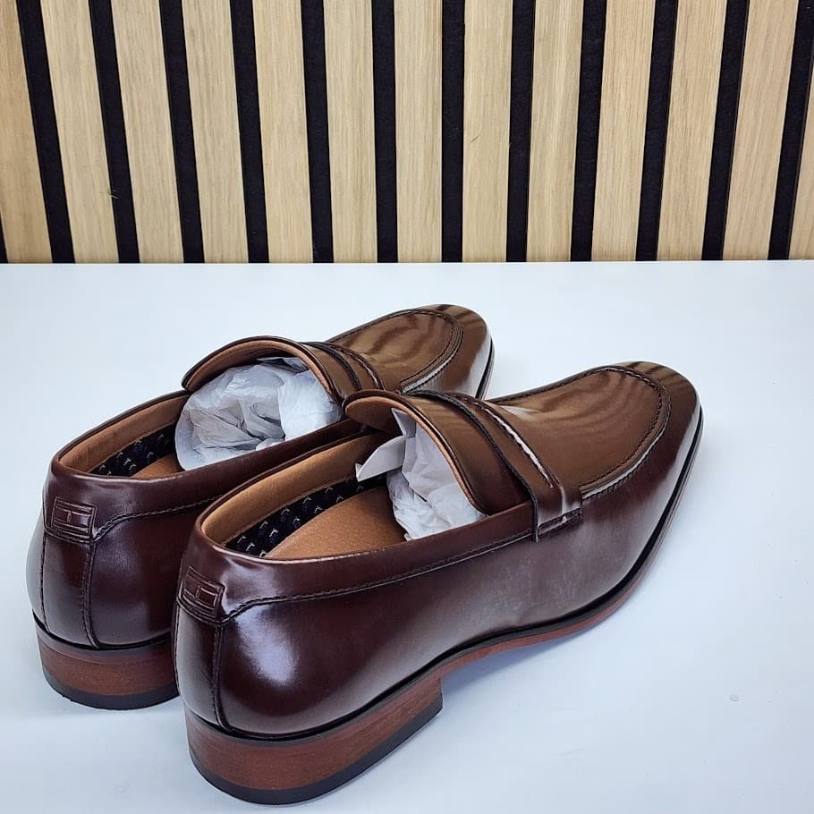 NEW - Tommy Hilfiger Steran Men’s Brown Loafers Slip On Dress Shoes - Size 9M - Thumbnail 2