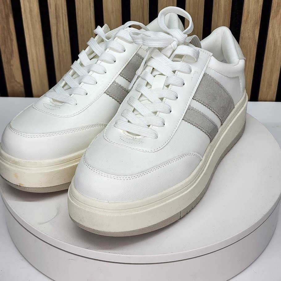 Madden Girl Navida Women’s White Platform Sneakers Lace Up Striped Size 9.5 - Thumbnail 4