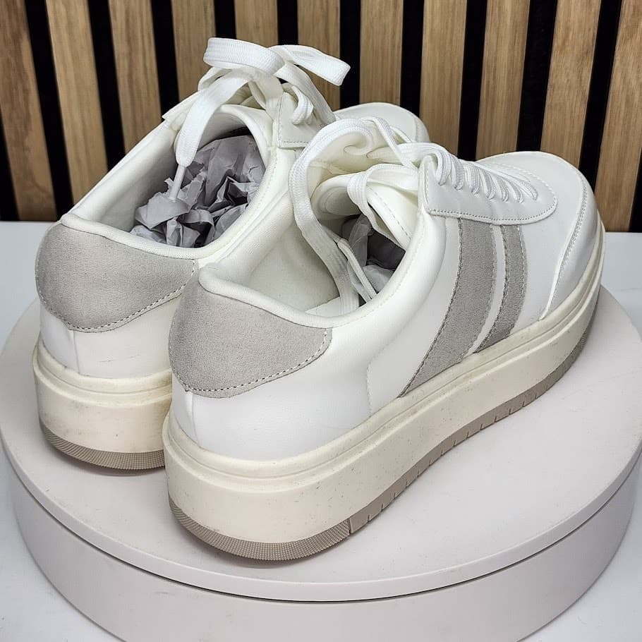 Madden Girl Navida Women’s White Platform Sneakers Lace Up Striped Size 9.5 - Thumbnail 2