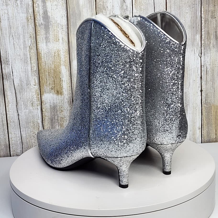 NEW - On 34th Aatira Silver Tulip Booties - Size 8 M - Thumbnail 5