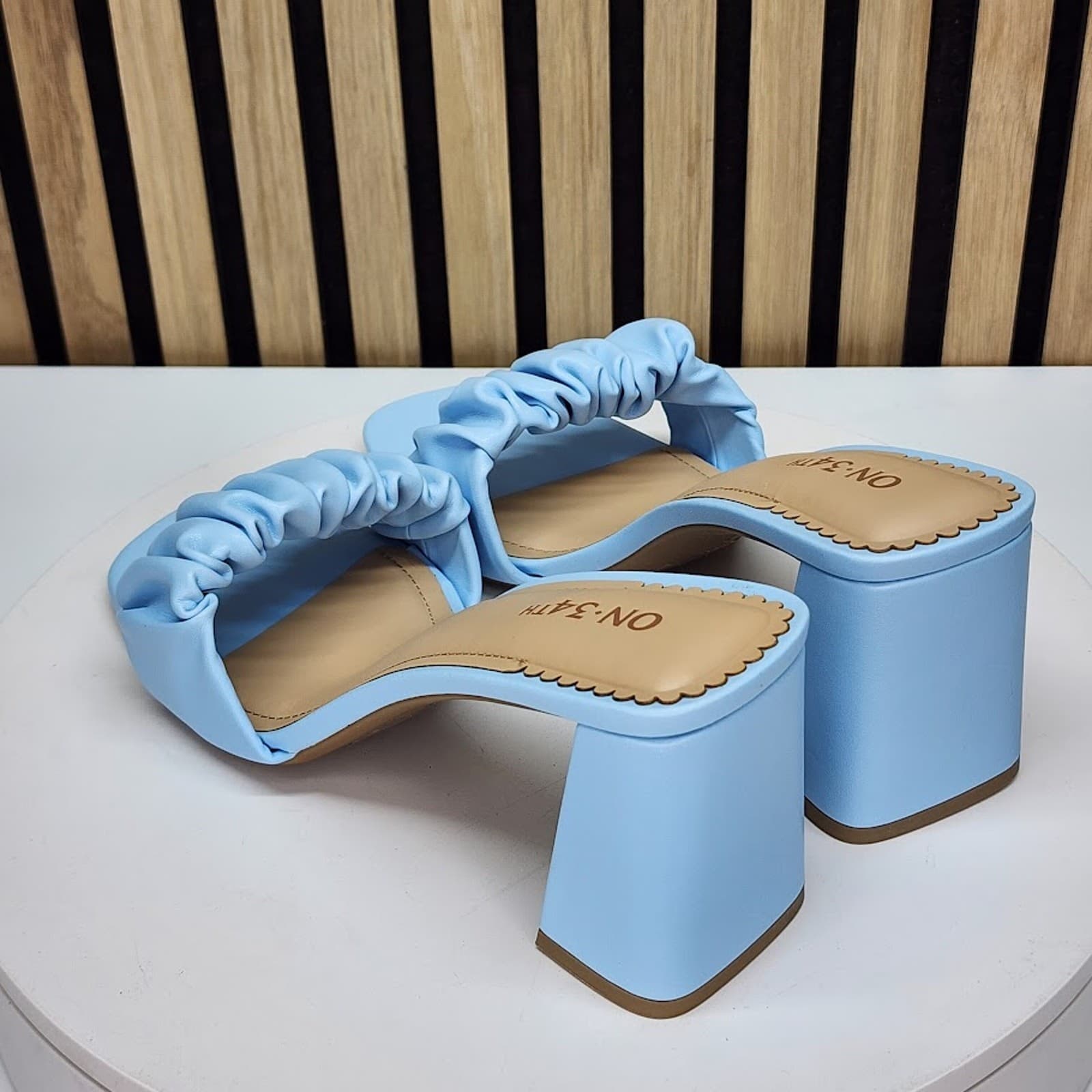 NEW - On 34th Salliee Women’s Dress Sandals Ruffle Block Heels Size 7.5 - Thumbnail 4