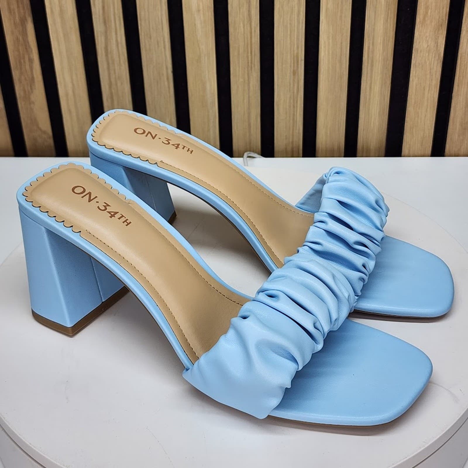 NEW - On 34th Salliee Women’s Dress Sandals Ruffle Block Heels Size 8.5 - Thumbnail 2