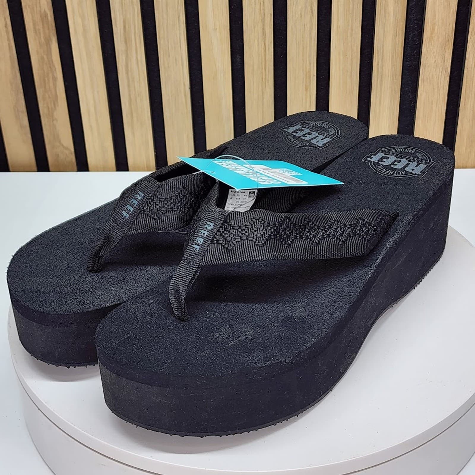 NEW - REEF Sandy Hi Women’s Platform Flip Flop Sandals Casual Size 7 - Thumbnail 6