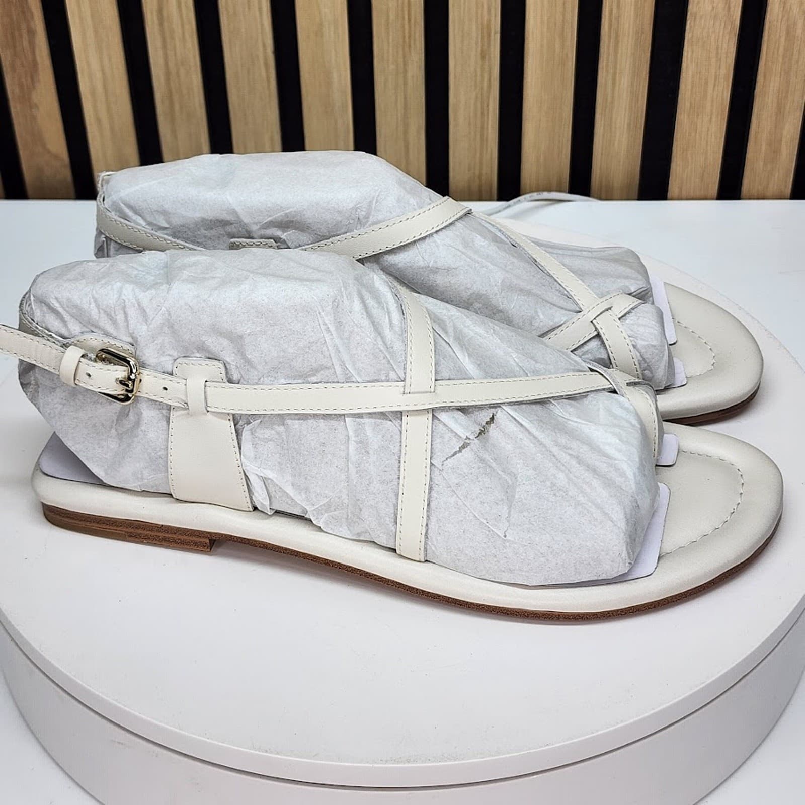 NEW - Marc Fisher LTD Gerty Women’s Ivory Strappy Flat Sandals Leather Size 10 - Thumbnail 3