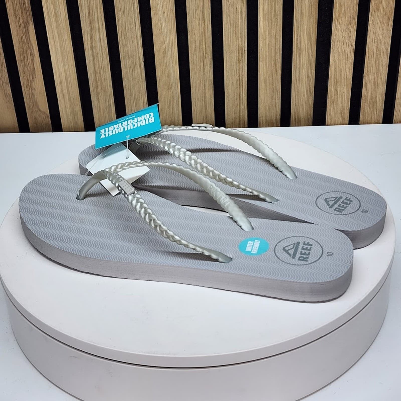NEW - REEF Seaside Women’s Silver Thong Sandals Water Friendly Flip Flops Size 6 - Thumbnail 3