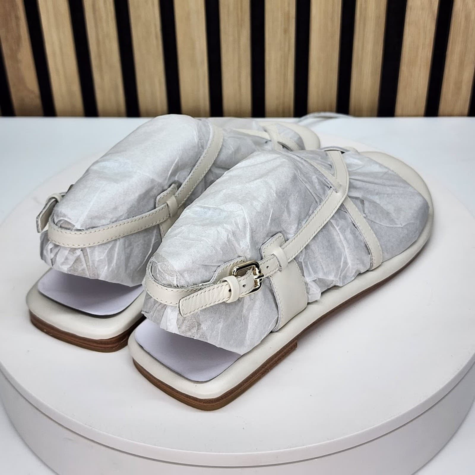 NEW - Marc Fisher LTD Gerty Women’s Ivory Strappy Flat Sandals Leather Size 10 - Thumbnail 4