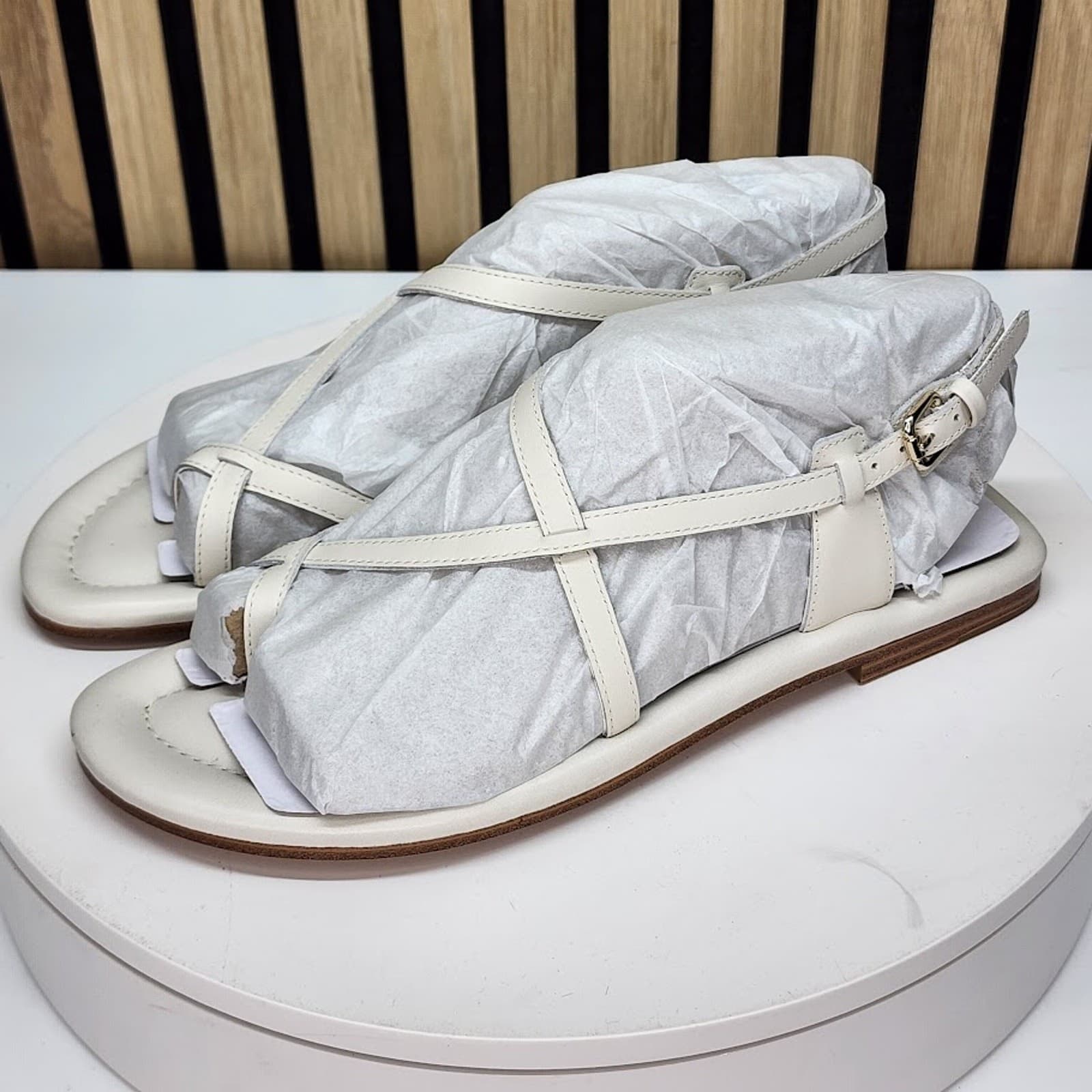 NEW - Marc Fisher LTD Gerty Women’s Ivory Strappy Flat Sandals Leather Size 9.5 - Thumbnail 5