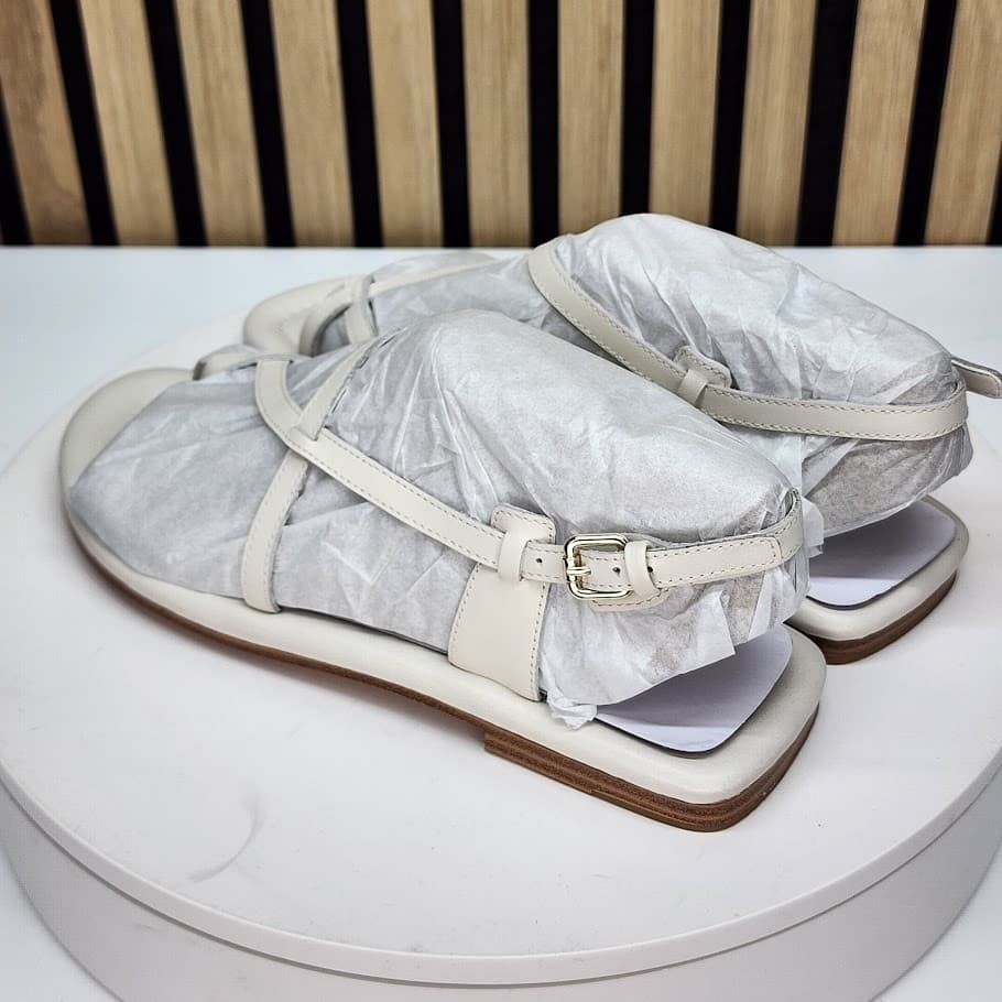 NEW - Marc Fisher LTD Gerty Women’s Ivory Strappy Flat Sandals Leather Size 7.5 - Thumbnail 4