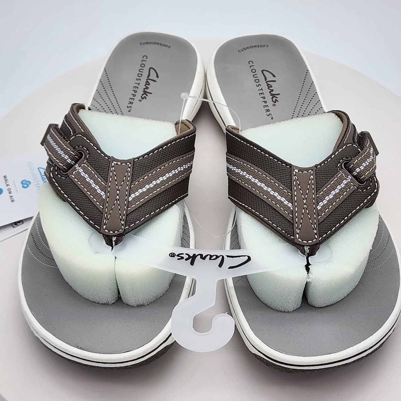 NEW - Clarks Cloudsteppers Women's Pewter Flip Flop Sandals Cushion Soft Size 6 - Thumbnail 6