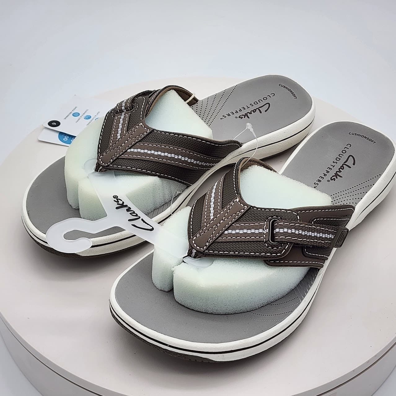 NEW - Clarks Cloudsteppers Women's Pewter Flip Flop Sandals Cushion Soft Size 6 - Thumbnail 5