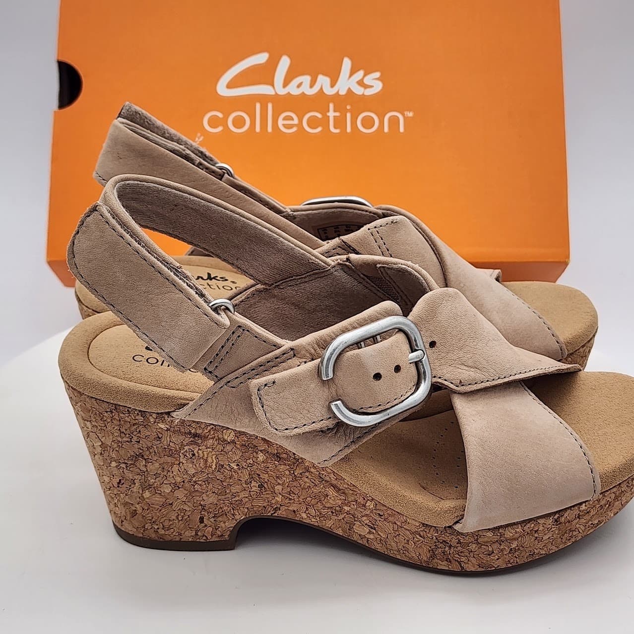 NEW - Clarks Collection Giselle Dove Wedge Sandals Taupe Nubuck Women's US 5.5 W - Thumbnail 2