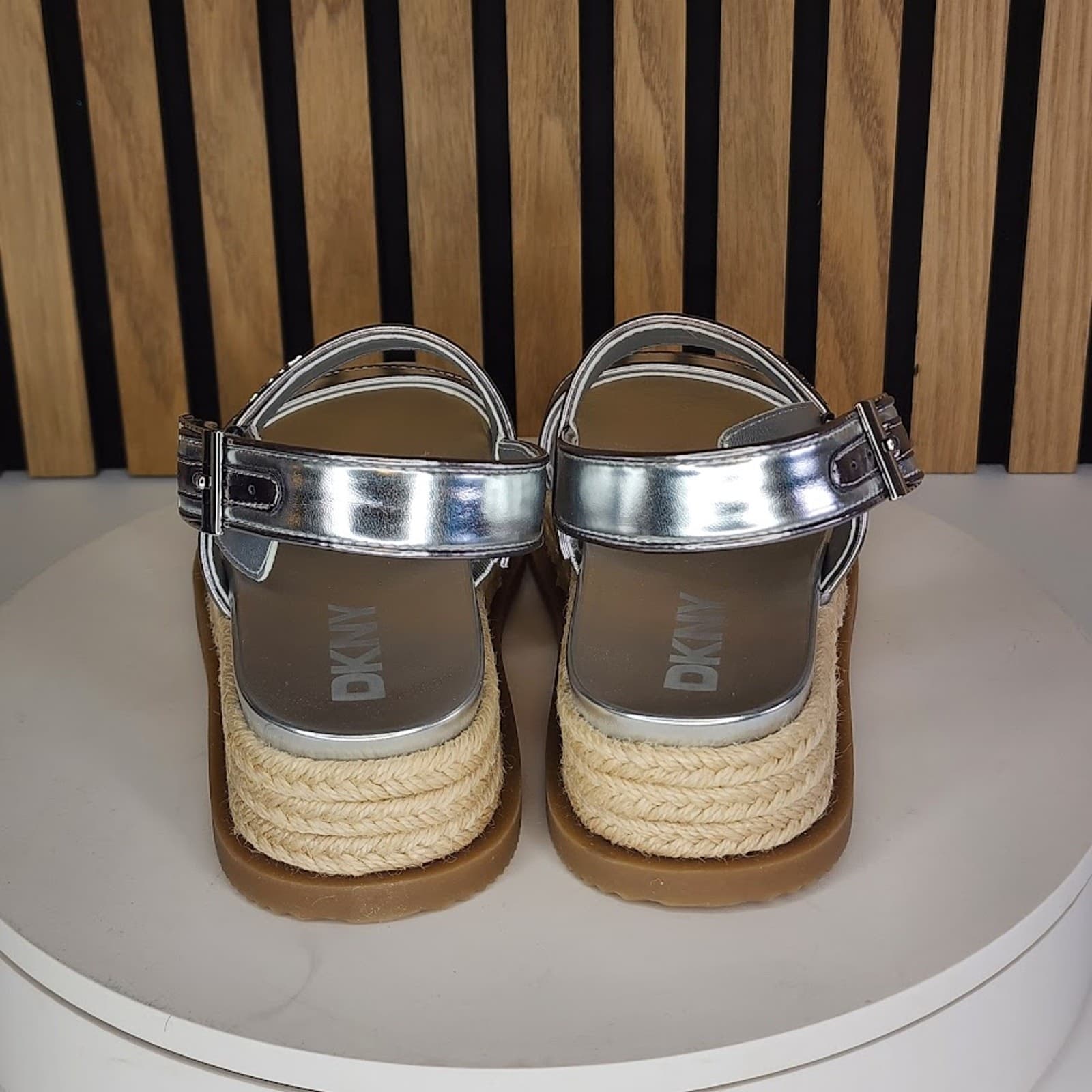 NEW - DKNY Bernae Women’s Slingback Sandals Silver - Size 7 M - Thumbnail 4