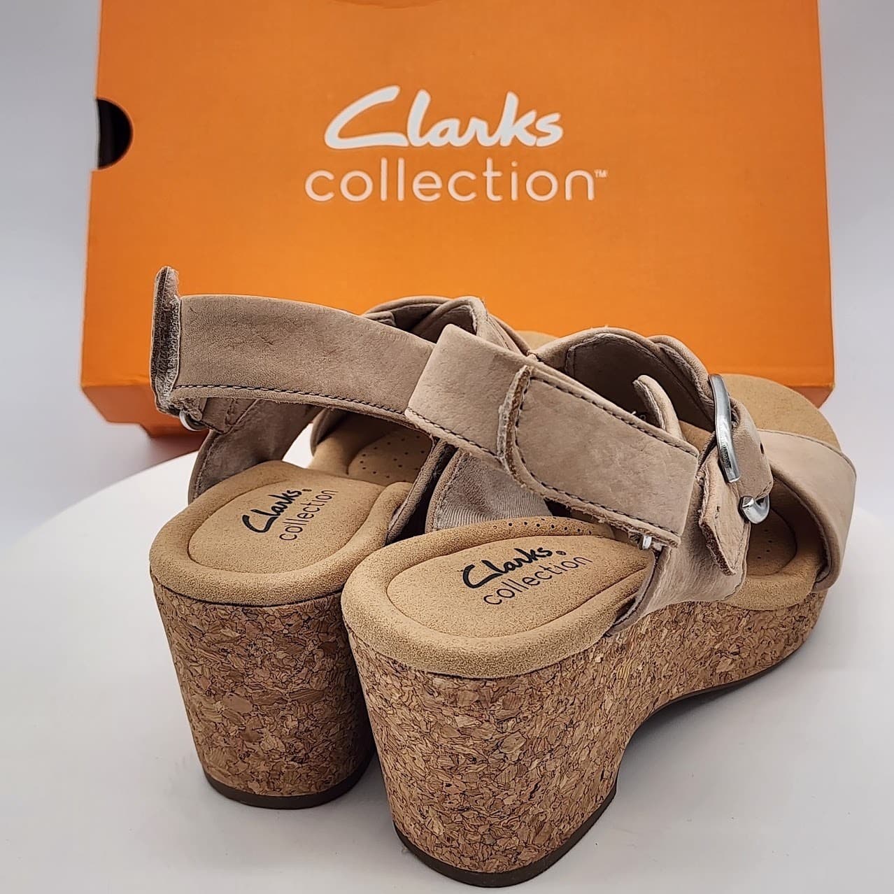 NEW - Clarks Collection Giselle Dove Wedge Sandals Taupe Nubuck Women's US 5.5 W - Thumbnail 3