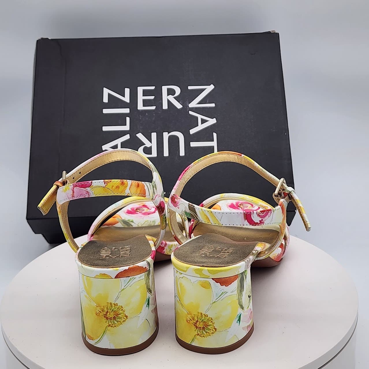 NEW - Naturalizer Izzy Floral Block Heel Sandals Yellow Floral Wide Size 10W - Thumbnail 5