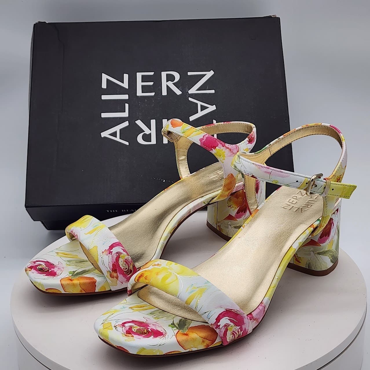 NEW - Naturalizer Izzy Floral Block Heel Sandals Yellow Floral Wide Size 10W - Thumbnail 7