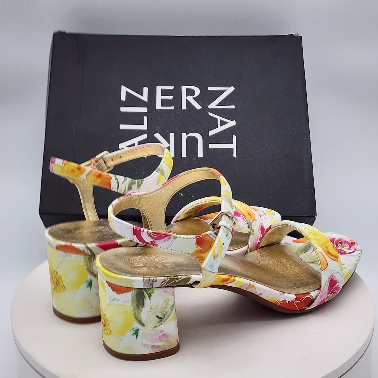 NEW - Naturalizer Izzy Floral Block Heel Sandals Yellow Floral Wide Size 10W - Thumbnail 4