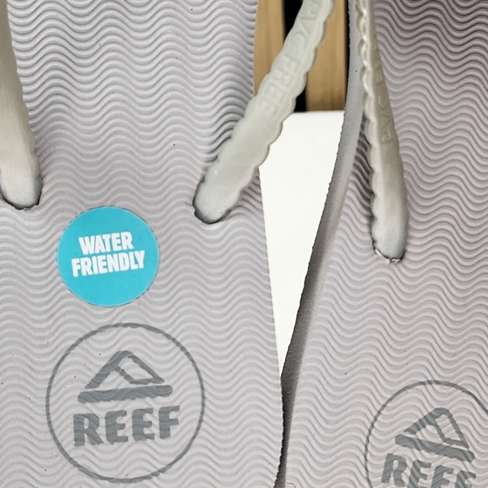 NEW - REEF Seaside Women’s Silver Thong Sandals Water Friendly Flip Flops Size 8 - Thumbnail 6