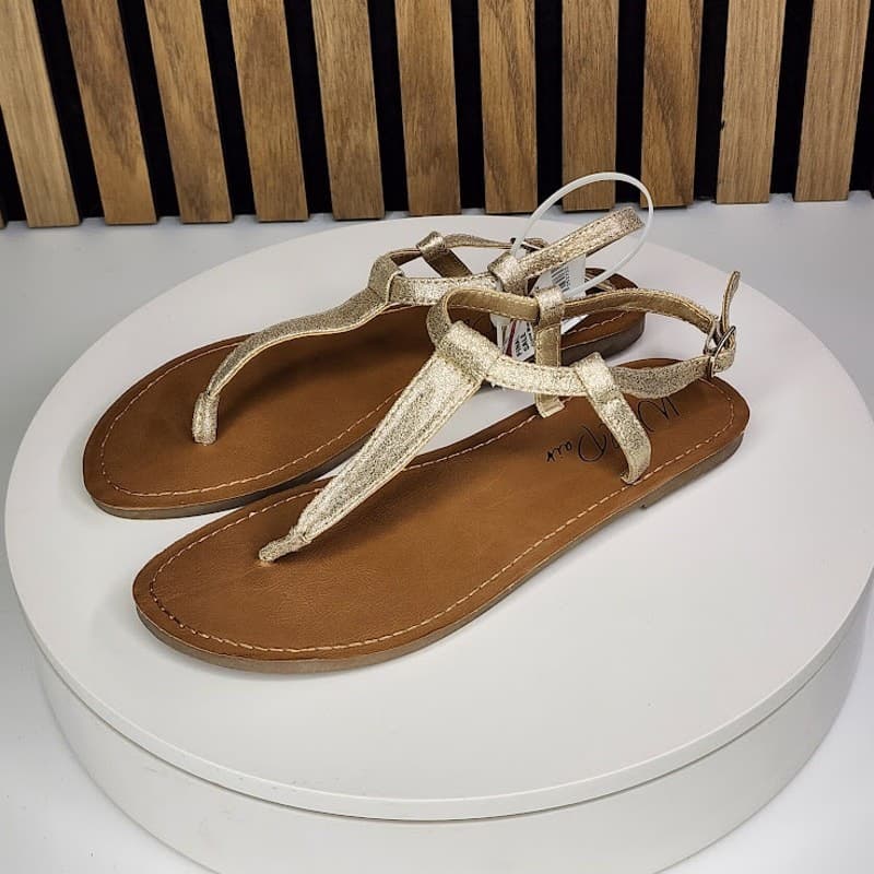 NEW - Wild Pair Krisleyy Women’s Gold T-Strap Flat Sandals Ankle Strap Size 5 - Thumbnail 3
