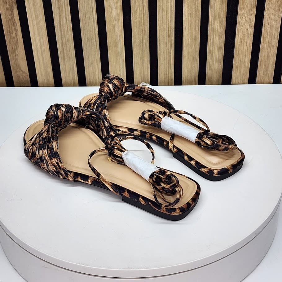 NEW - On 34th Jenniee Women’s Leopard Print Lace Up Flat Sandals Size 5.5 - Thumbnail 4