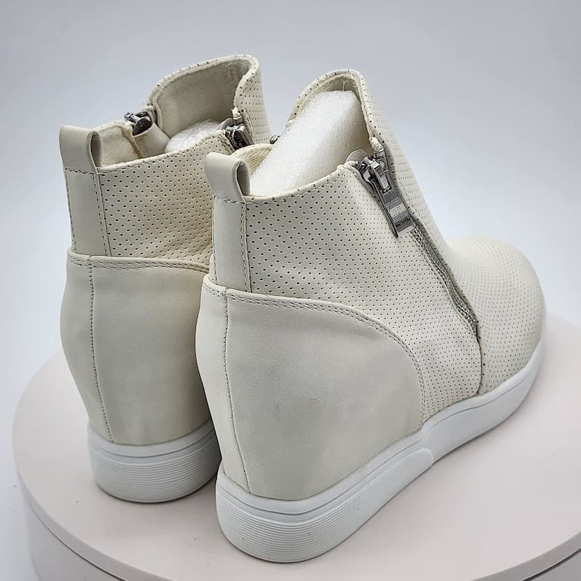 NEW Journee Collection Pennelope Ivory Wedge Sneakers Women's Size 10 Side Zip - Thumbnail 3
