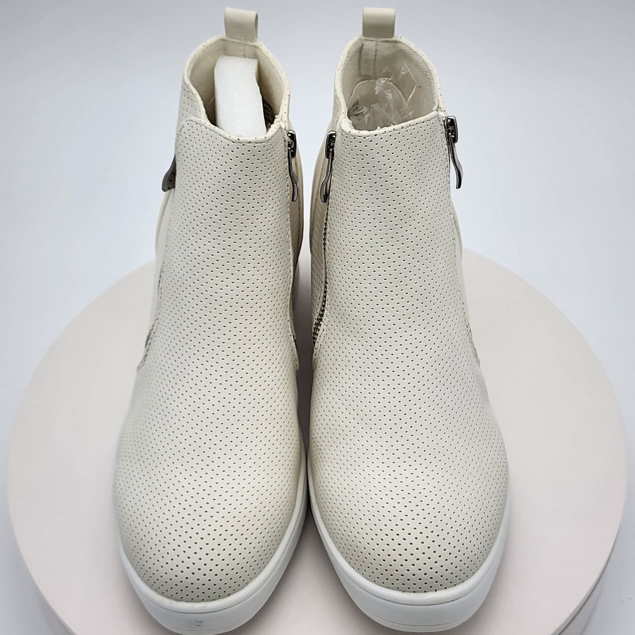 NEW Journee Collection Pennelope Ivory Wedge Sneakers Women's Size 10 Side Zip - Thumbnail 7
