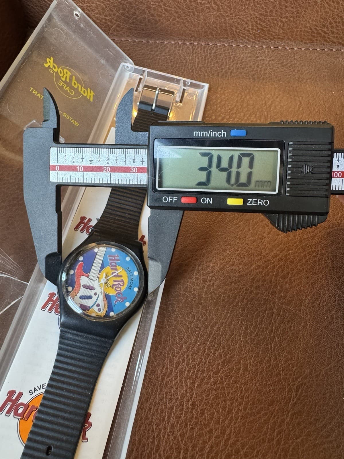 Vintage Hard Rock Cafe Baltimore Guitar Dial Watch w/ Original Case 0185-13000 - Thumbnail 3