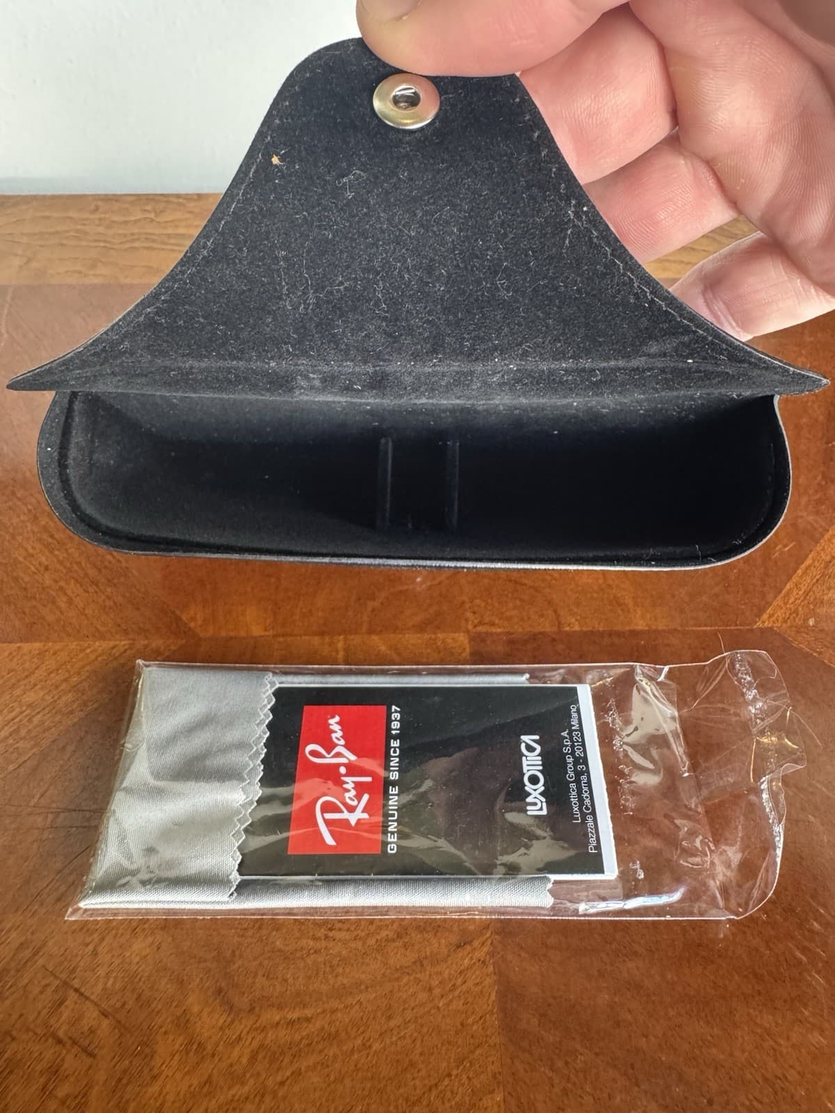 Ray-Ban Luxottica Sunglasses Case Black Faux Leather Snap + Microfiber Cloth - Thumbnail 4